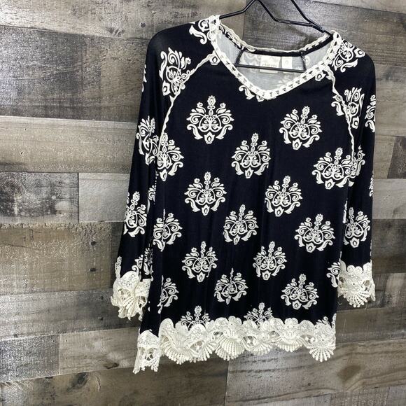 Chico's Women's Medallion Print 3/4 Sleeve Knit Lace Trim Top Sz 0/S/4 Black - Picture 4 of 9